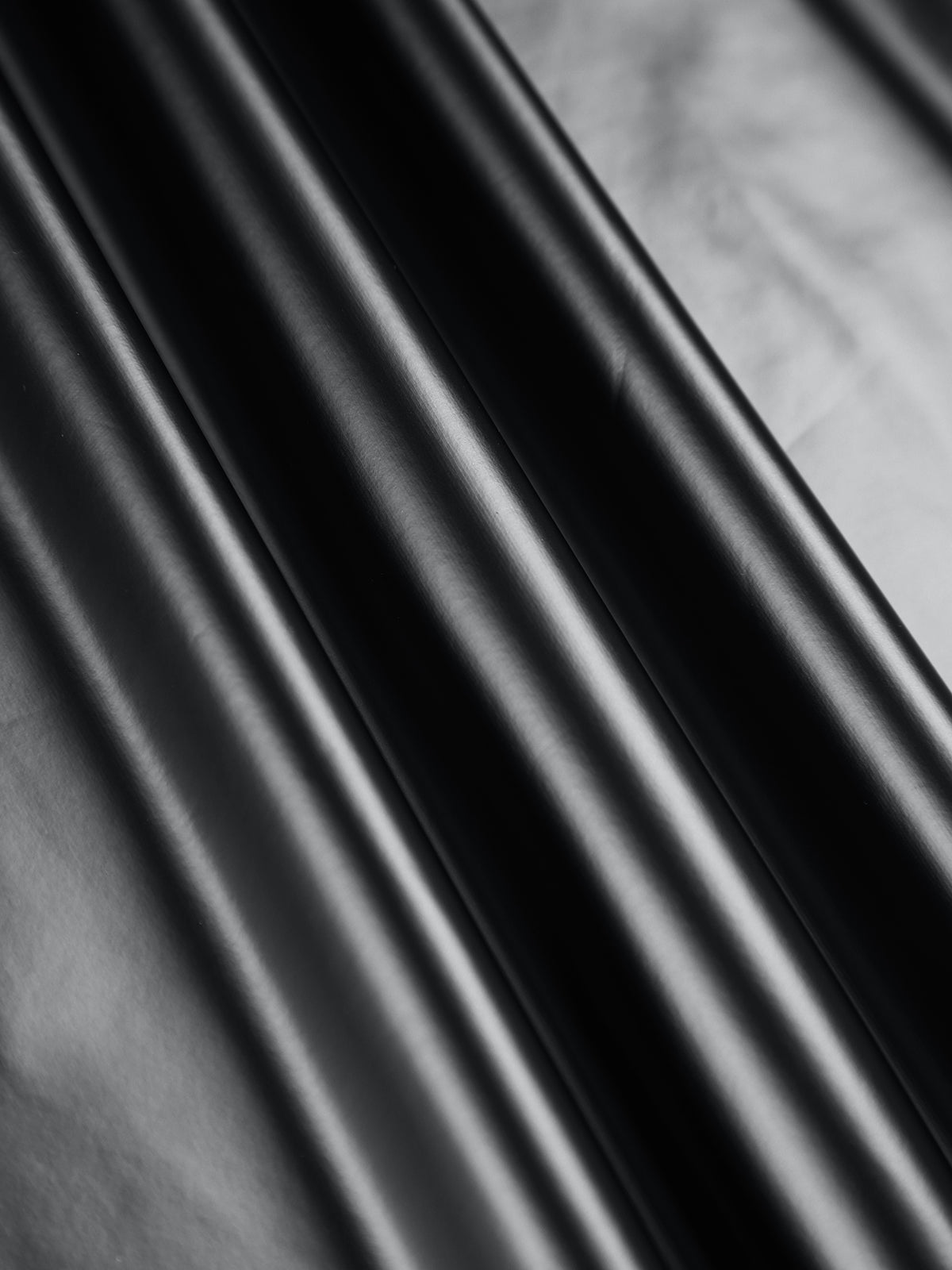 Suni Deri Vücuda Oturan Midi Elbise