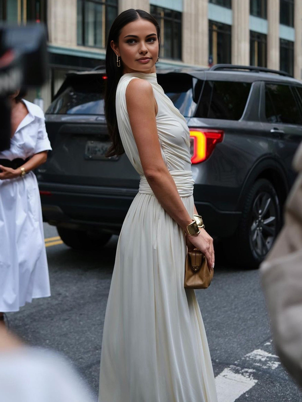 Asimetri Pileli Kolsuz Uzun Elbise