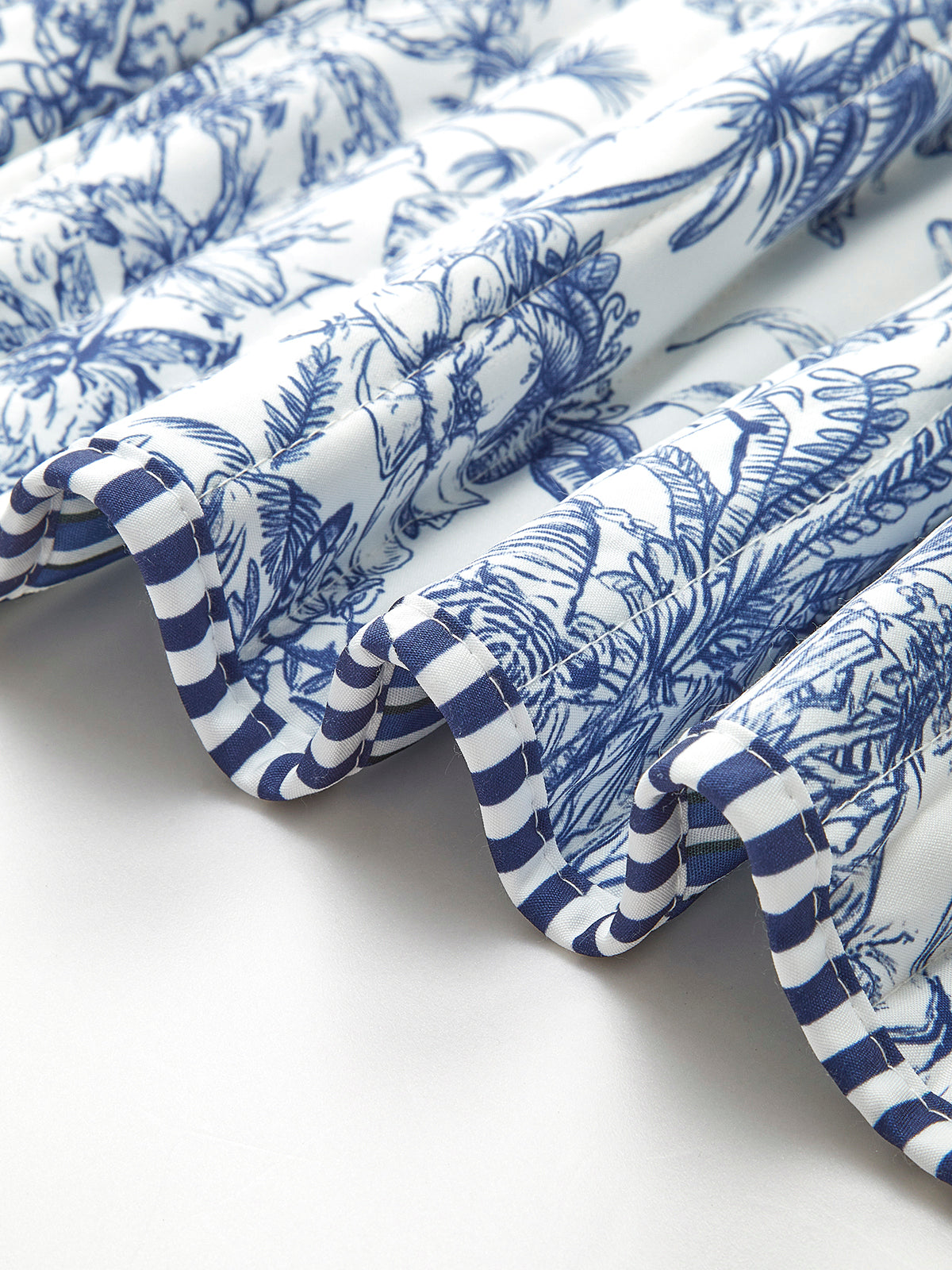 Kontrast Kenarlı Baskılı Kravat Yelek