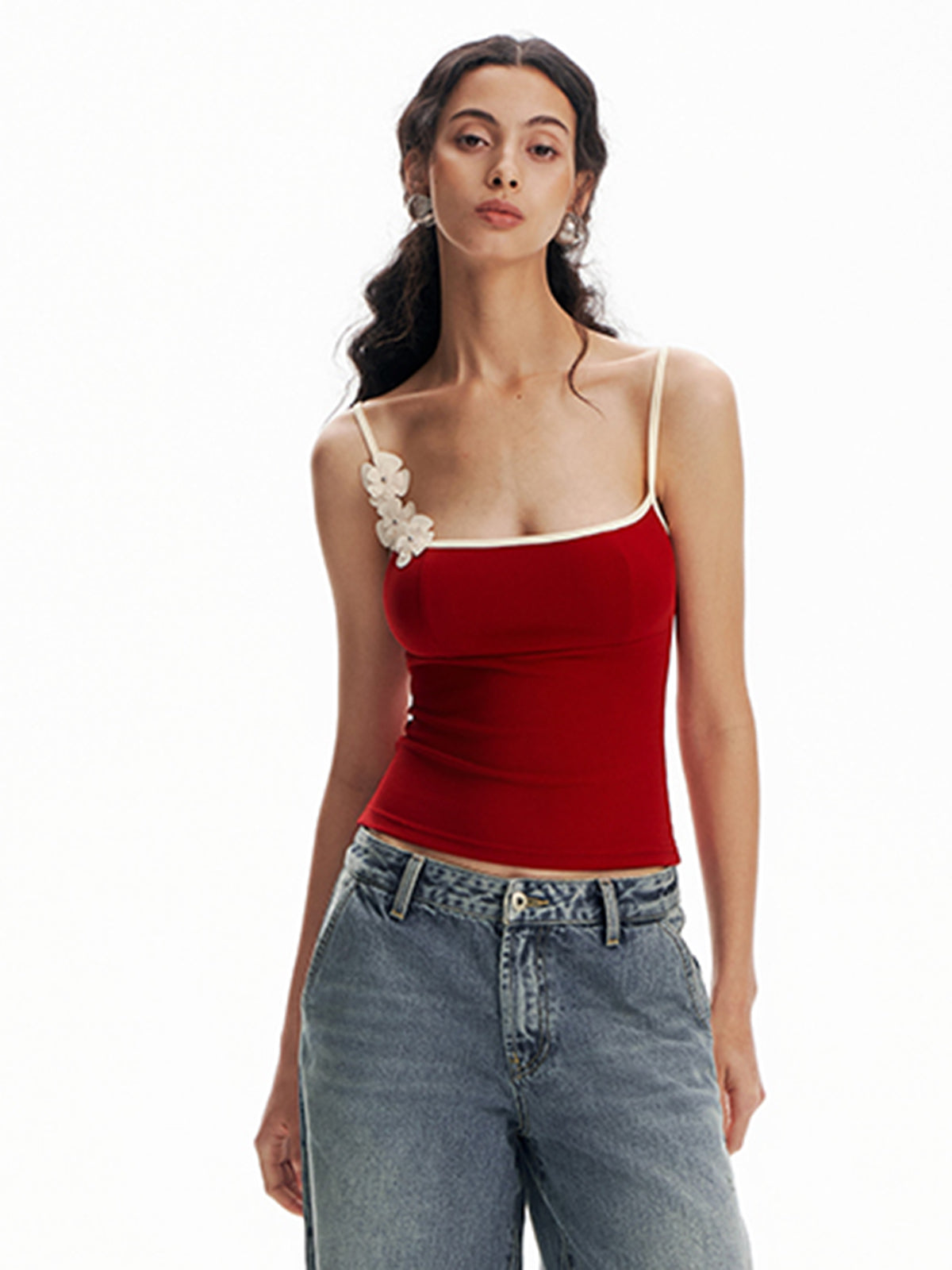 Çiçek Kontrastlı Vücuda Oturan Askılı Üst