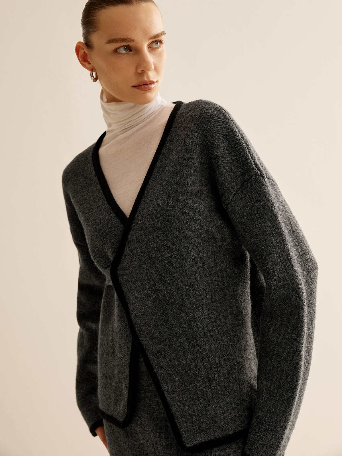 Kontrast Yan Şeritli Kemerli Kazak Koordinatları