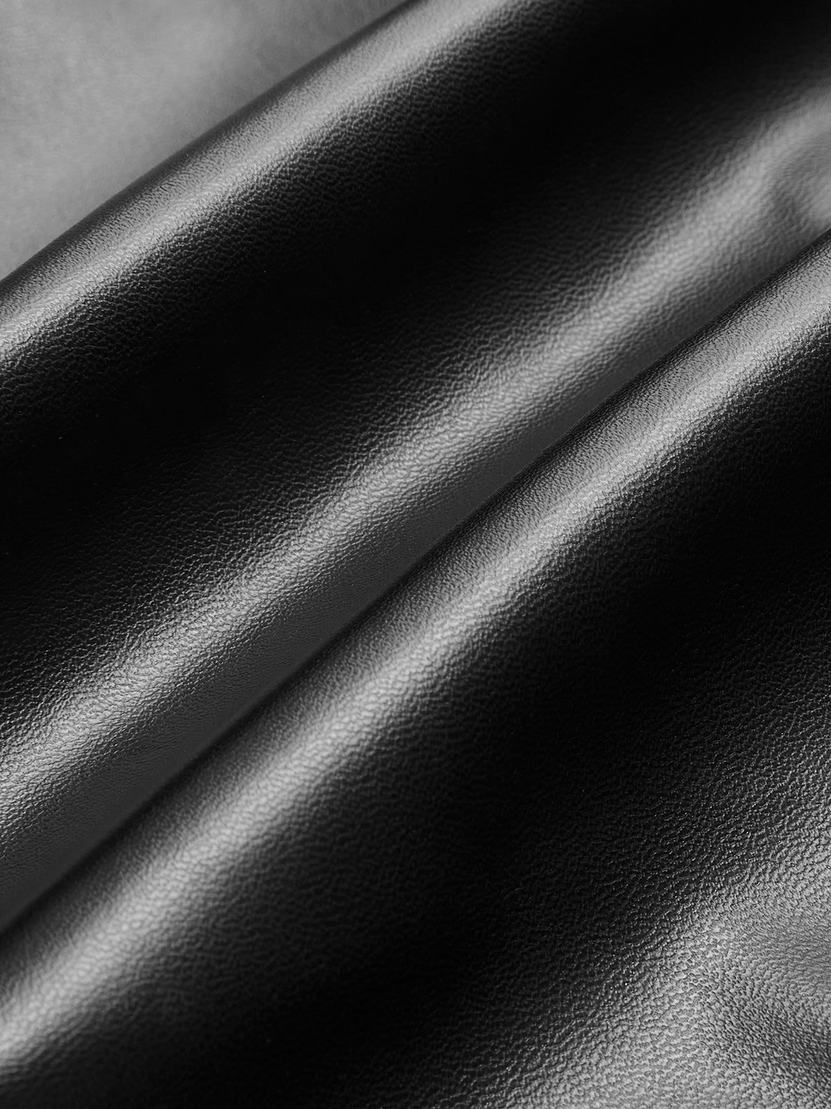 Volanlı Düğme Tokalı PU Deri Etek