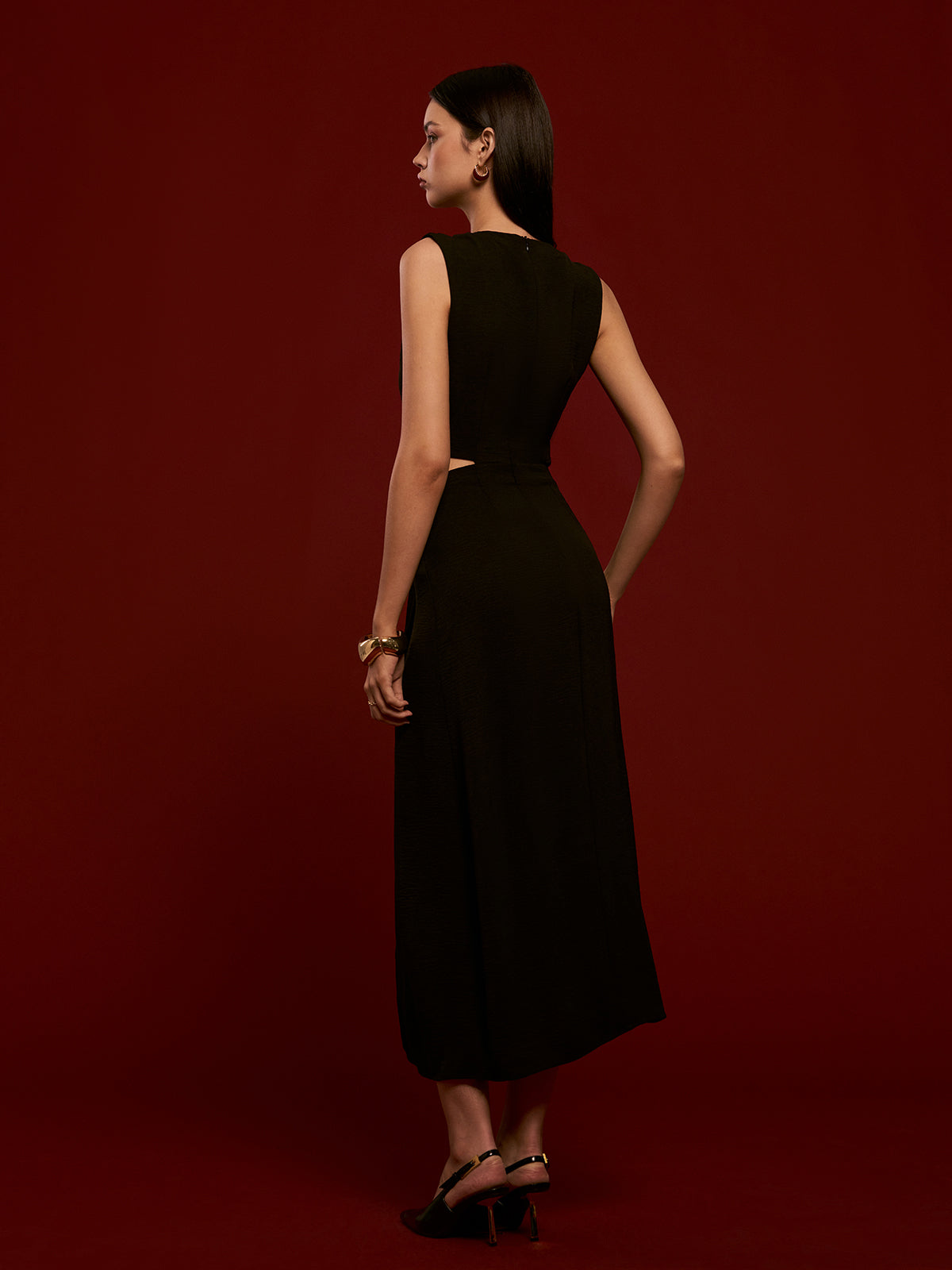 Metal Halka Kesimli Pileli Elbise