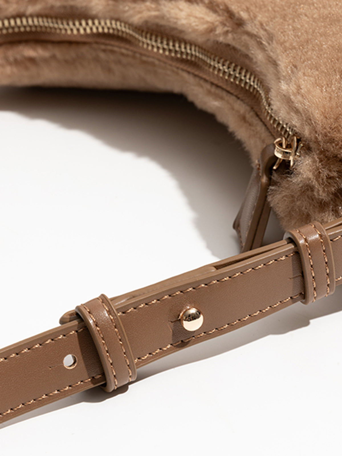 Ayarlanabilir Askılı Tüylü Koltuk Altı Çantası