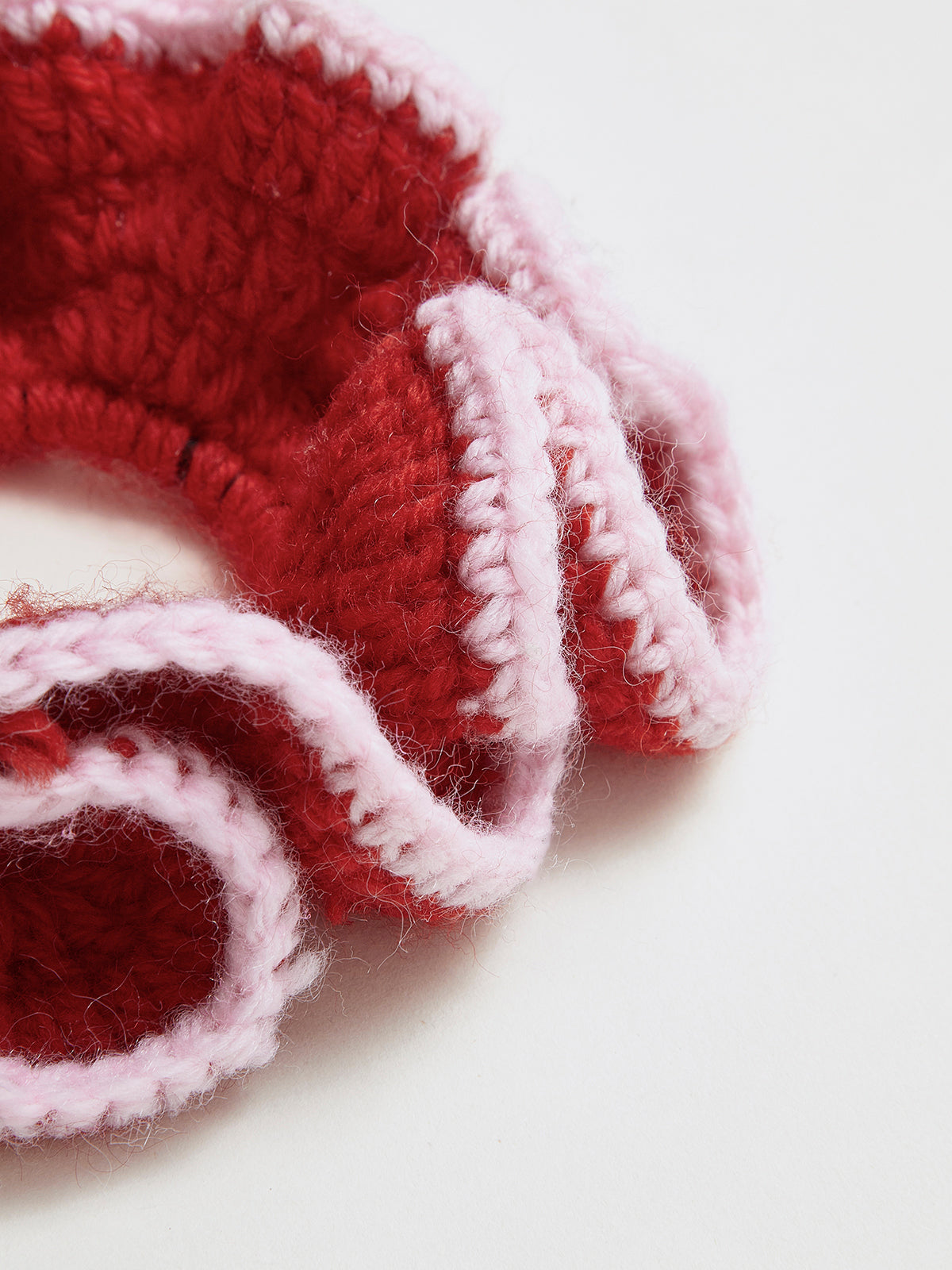 Tığ işi fırfırlı lastik toka