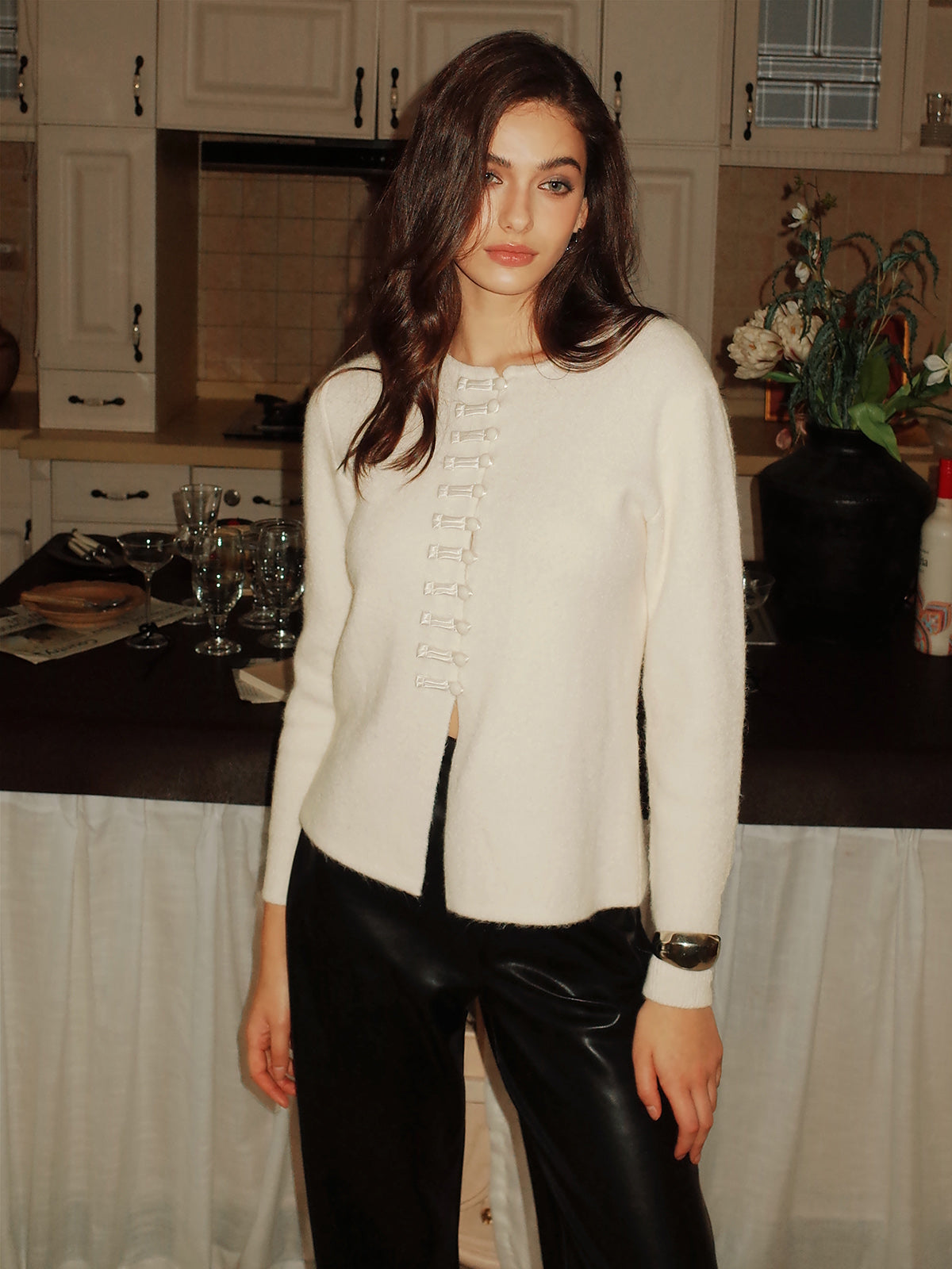 Yuvarlak Yaka Düğümlü Düğmeli Örgü Üst