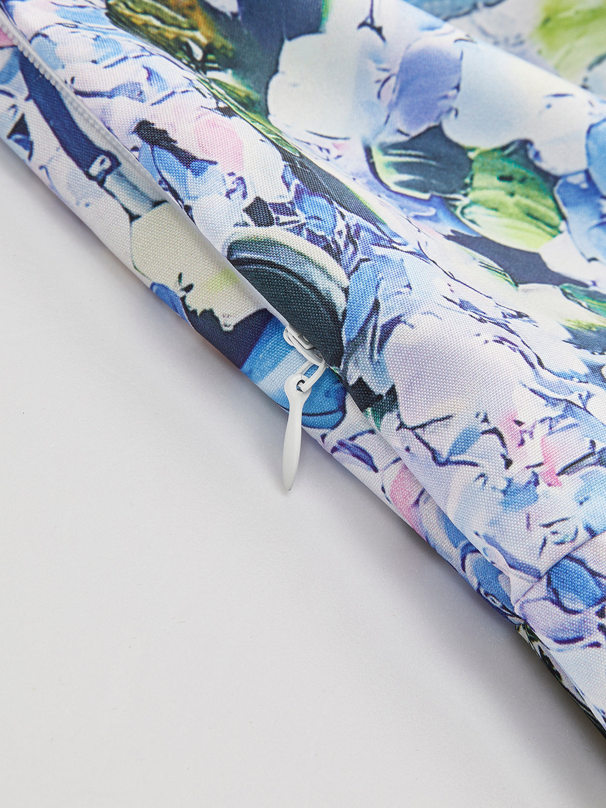 Çiçek Desenli Bağcıklı Elbise