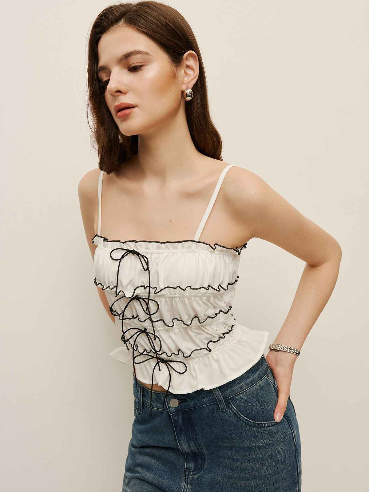 Dantelli Kontrast Şeritli Bağcıklı Cami