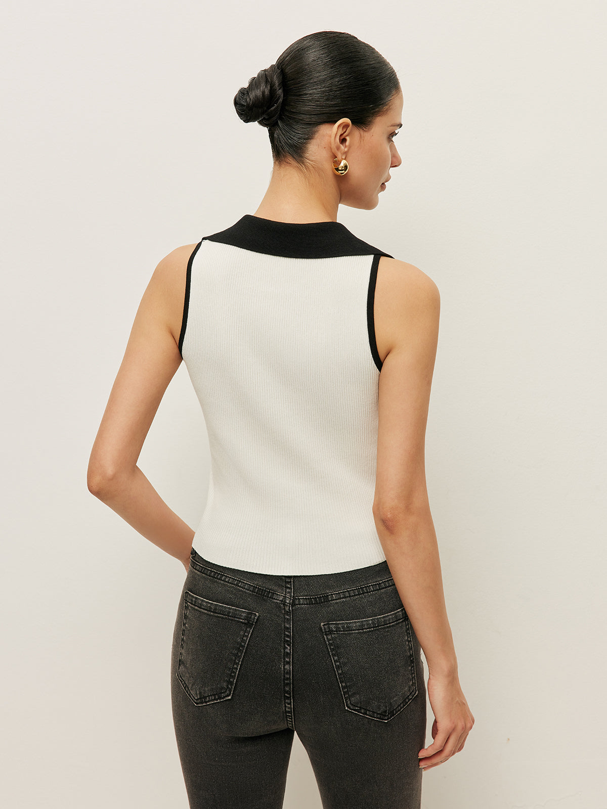 Kontrast Kesim Yakalı Düğmeli Örgü Yelek