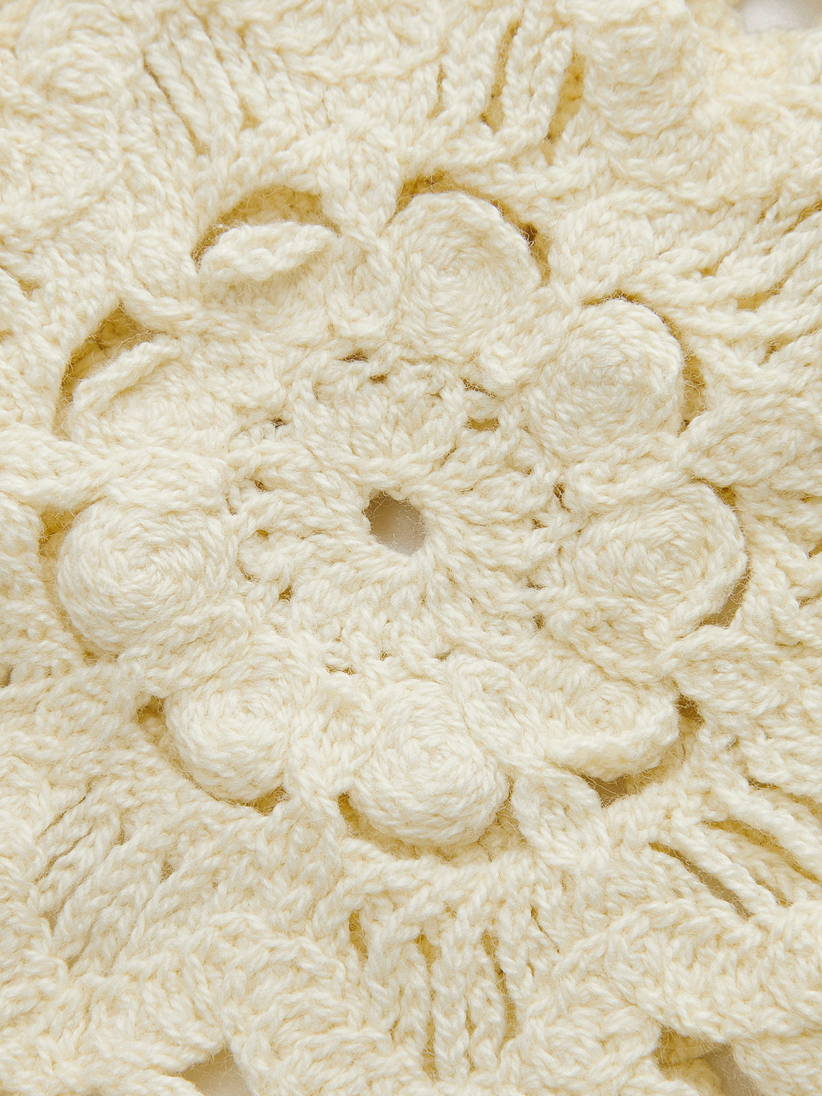 Çiçekli Tığ İşi Düğme Detaylı Yelek