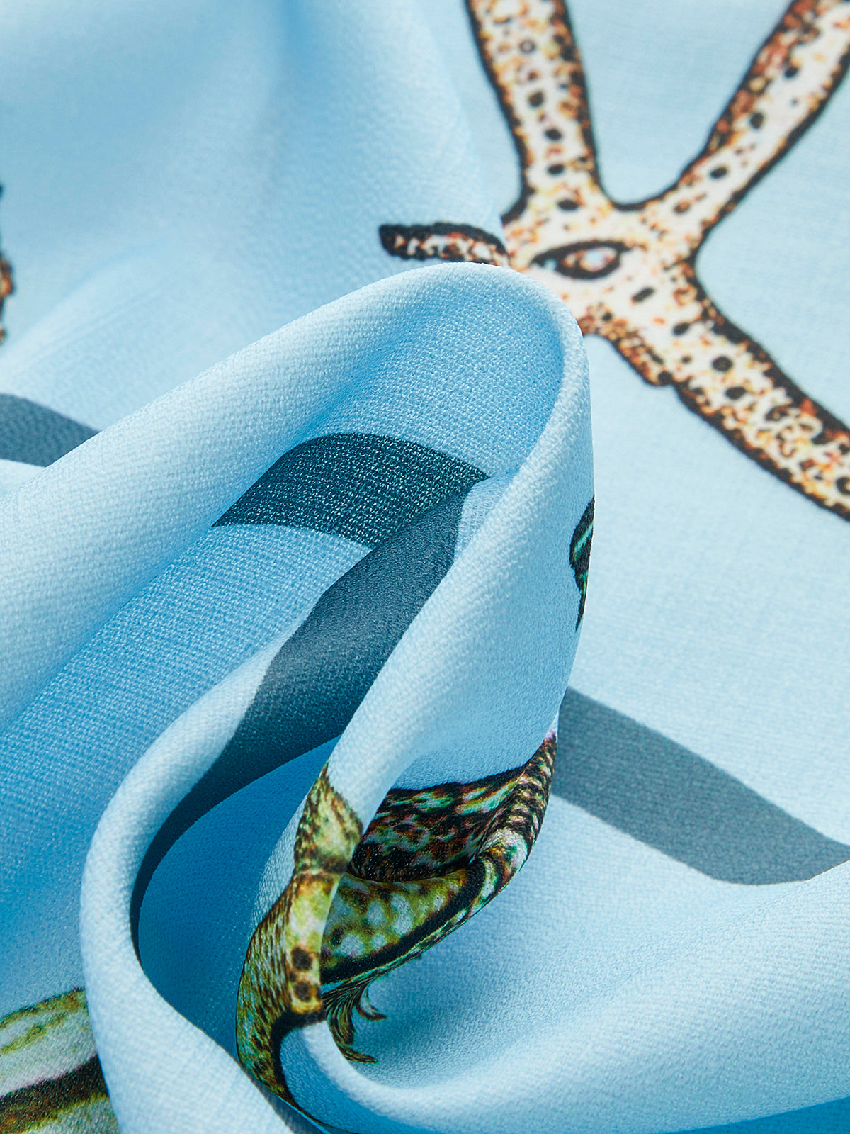 Düğmeli Yaka Su Desenli Kemerli Gömlek