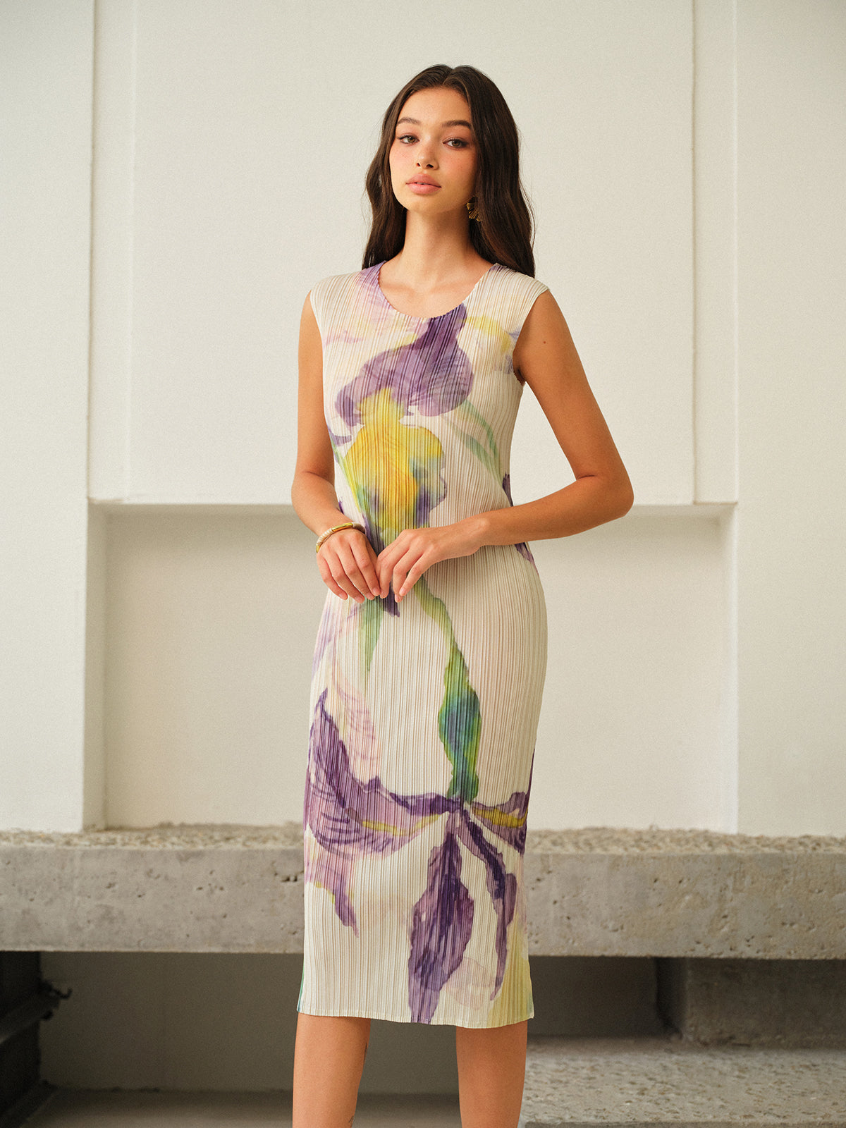 Kolsuz Çiçek Desenli Elbise