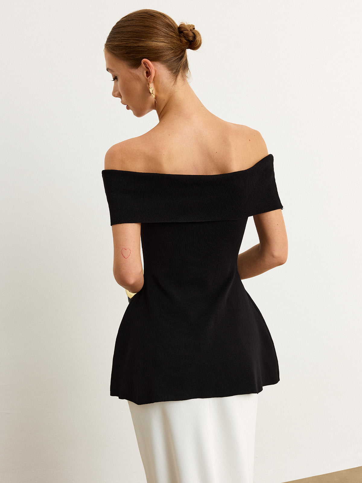 Omuzları Açık Yırtmaçlı Örgü Üst