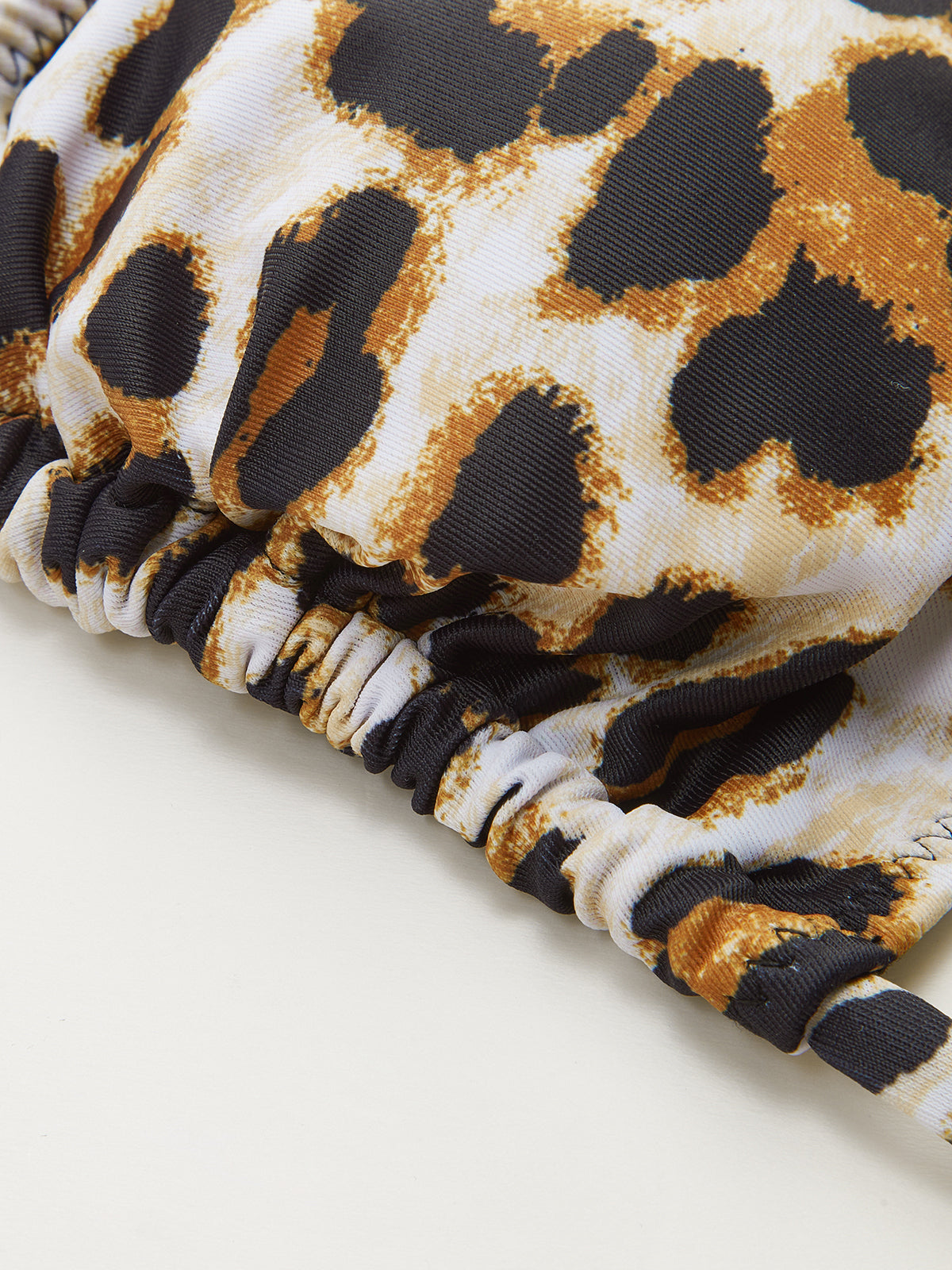 Leopar Desenli Üçgen Bikini Üstü (Arkadan Bağlamalı)