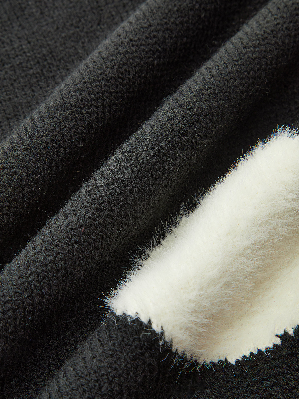 Büyük Puantiyeli Dik Yaka Kazak