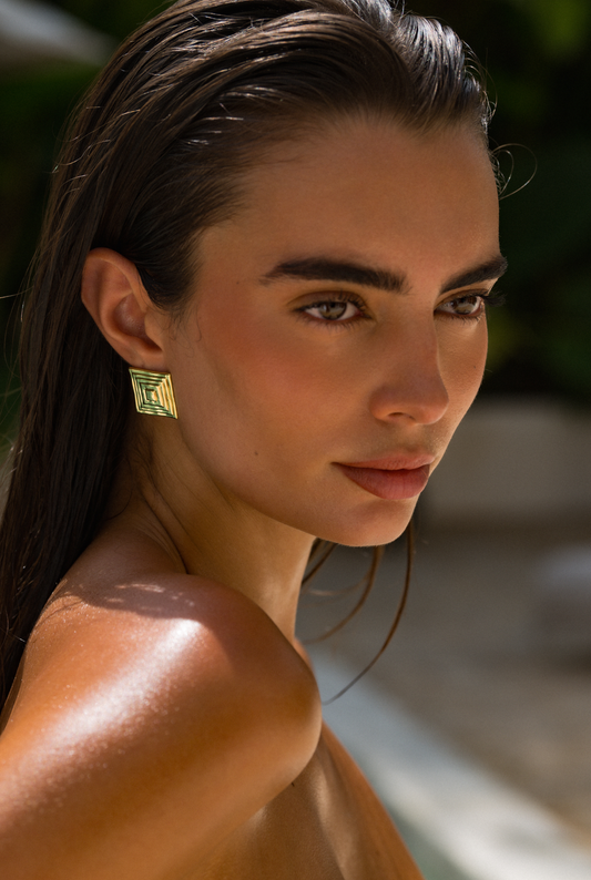 ATD x Daisy Büyük Boy Strata Kare Vidalı Küpe