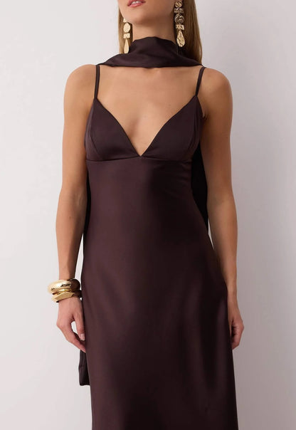 Kahverengi Şal Detaylı Saten Dokuma Elbise