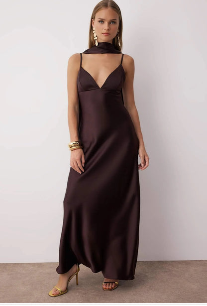 Kahverengi Şal Detaylı Saten Dokuma Elbise