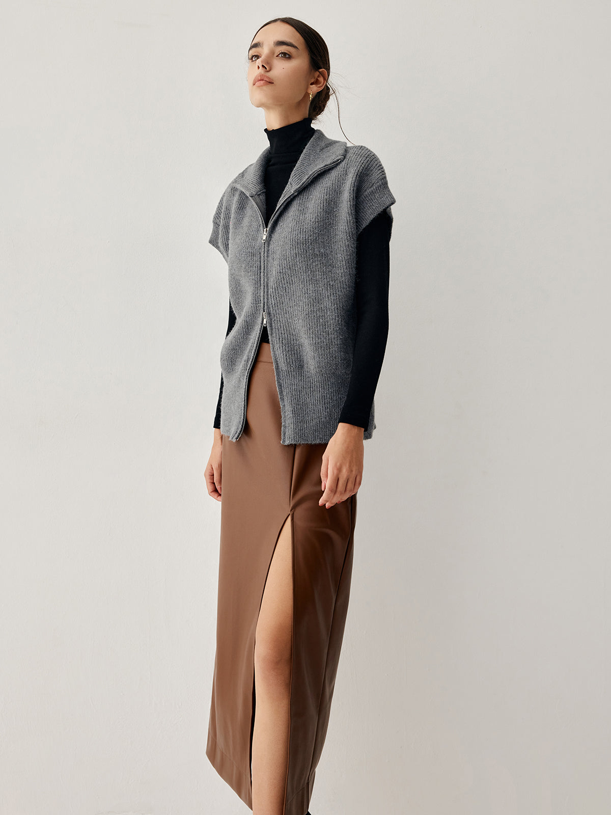 Açık Yaka Çift Fermuarlı Kavisli Hırka