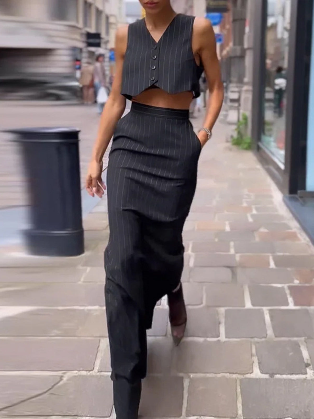 Çizgili Düğmeli Kırpılmış İki Parça Etek Takımı