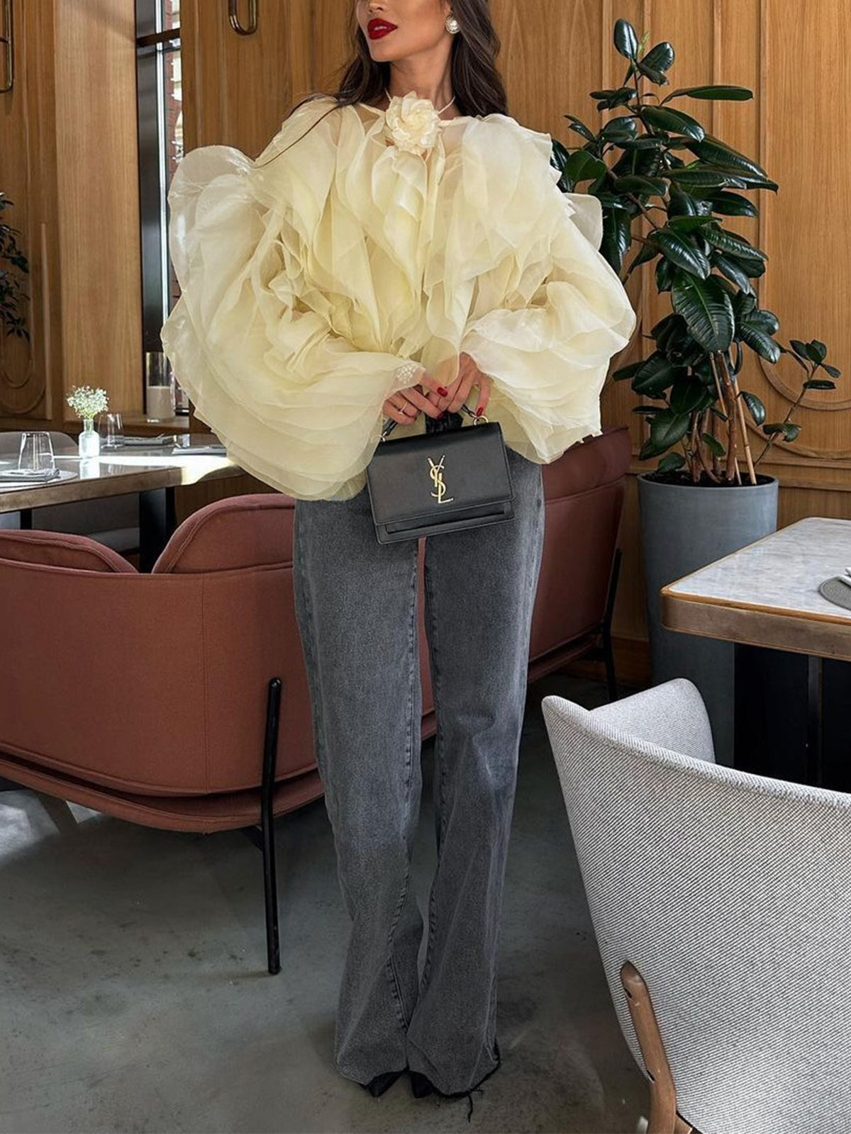 Yarı Şeffaf Şifon Fırfırlı Yuvarlak Yaka Bluz