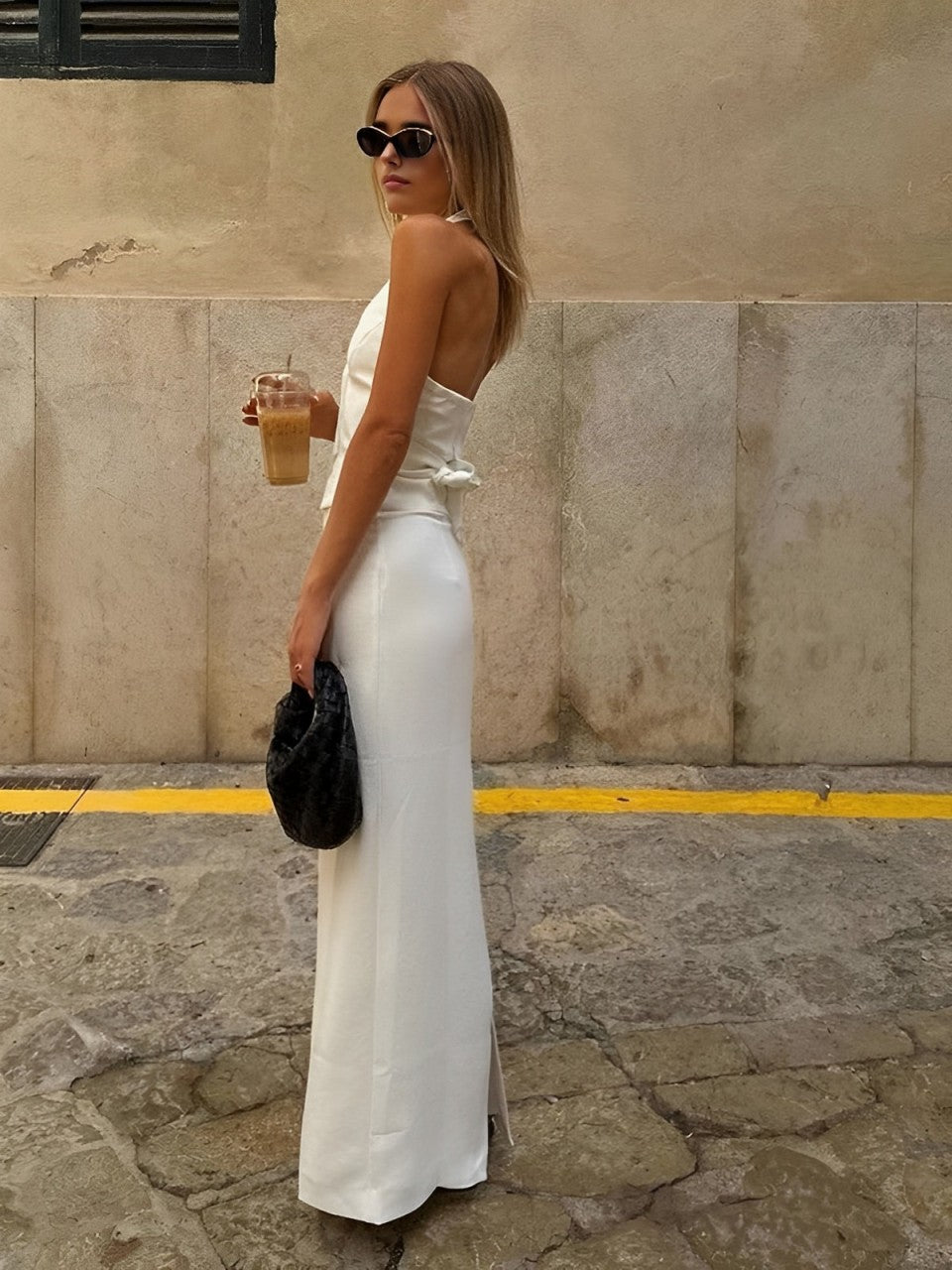 Düz V Yakalı Sırtı Açık Bağcıklı Askılı ve Yırtmaçlı Uzun Etek Takımı