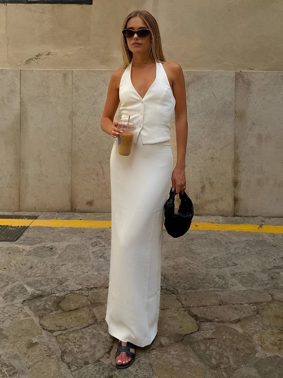 Düz V Yakalı Sırtı Açık Bağcıklı Askılı ve Yırtmaçlı Uzun Etek Takımı