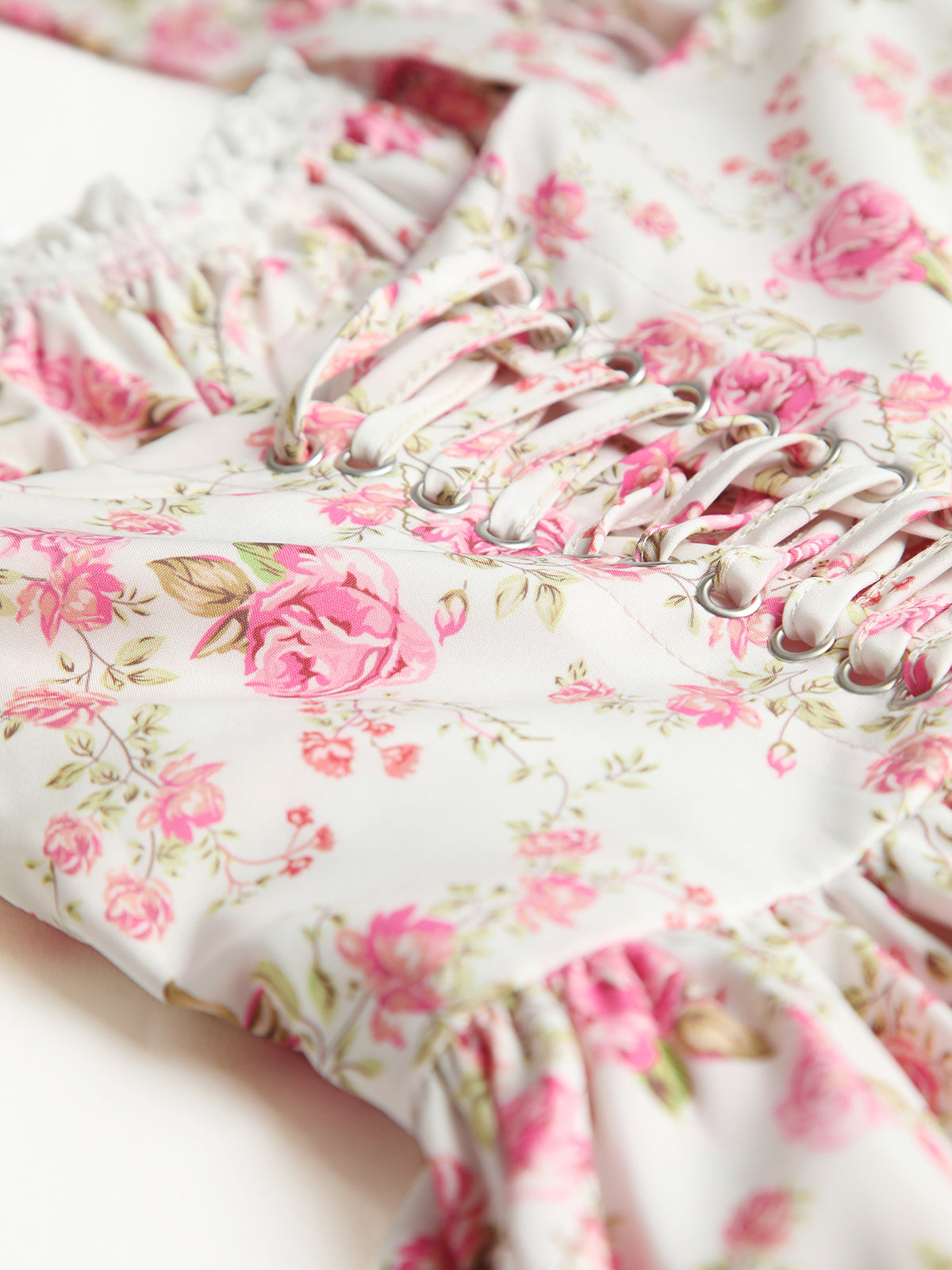 Çiçekli Bağcıklı Kısa Elbise