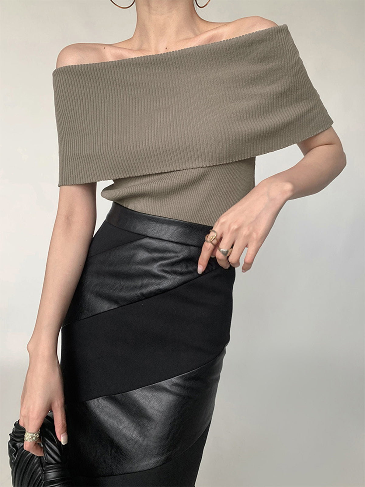 Omuz Açık Esnek Örgü Üst