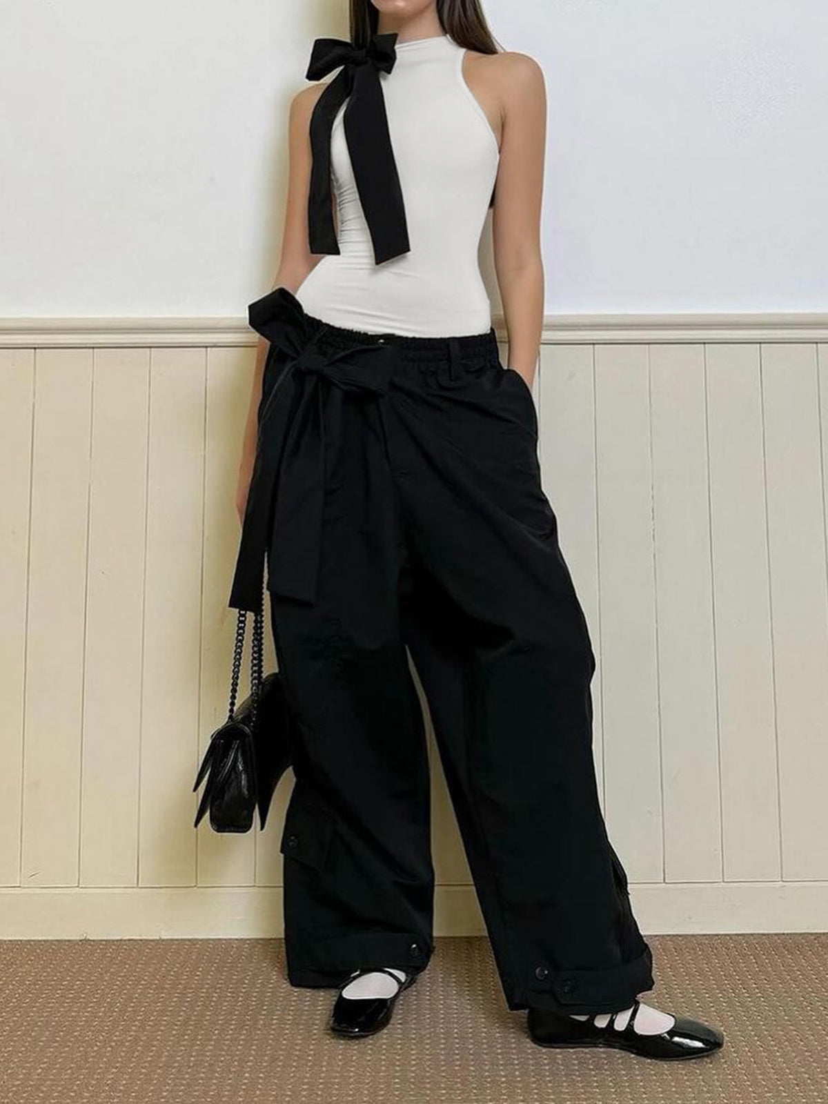 Yarı Şeffaf Fiyonklu Kolsuz Body