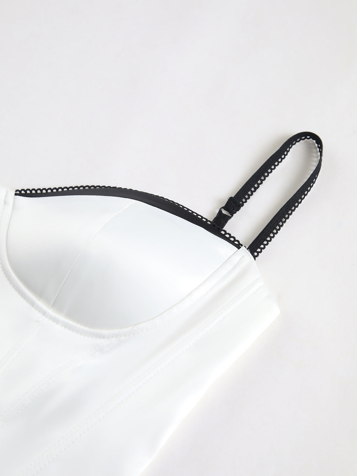 Kontrast Bağlamalı Atlet Üstü