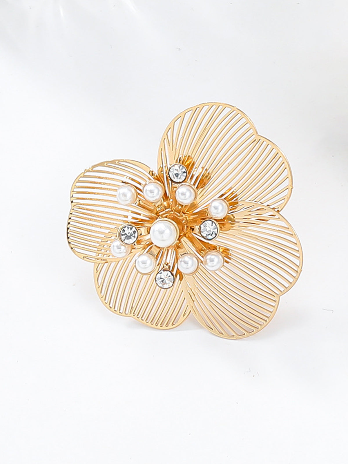 İnci İşlemeli Çiçek Küpeleri