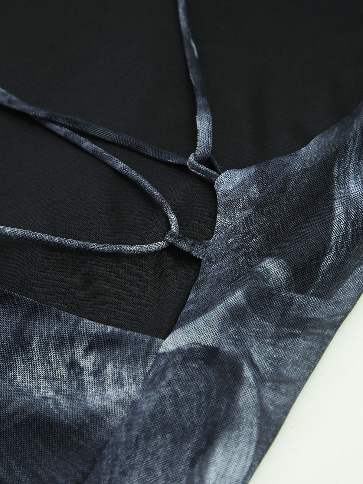 Çapraz Baskılı Asimetrik Etek Ucu Kısa Elbise