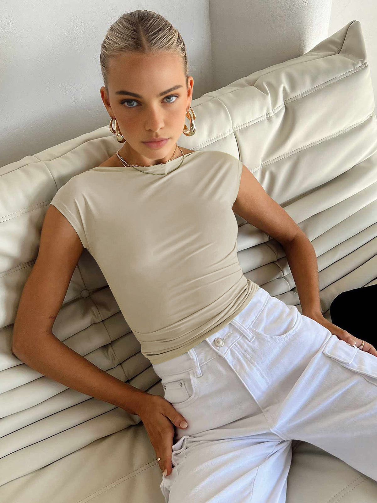 Düz Sırtı Açık Dar Üst