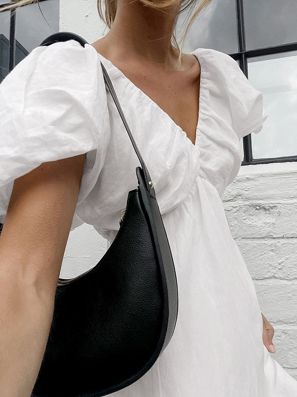 Pamuklu V Yakalı Puf Kollu Sırtı Açık Elbise