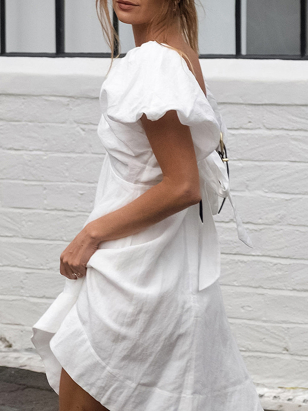 Pamuklu V Yakalı Puf Kollu Sırtı Açık Elbise
