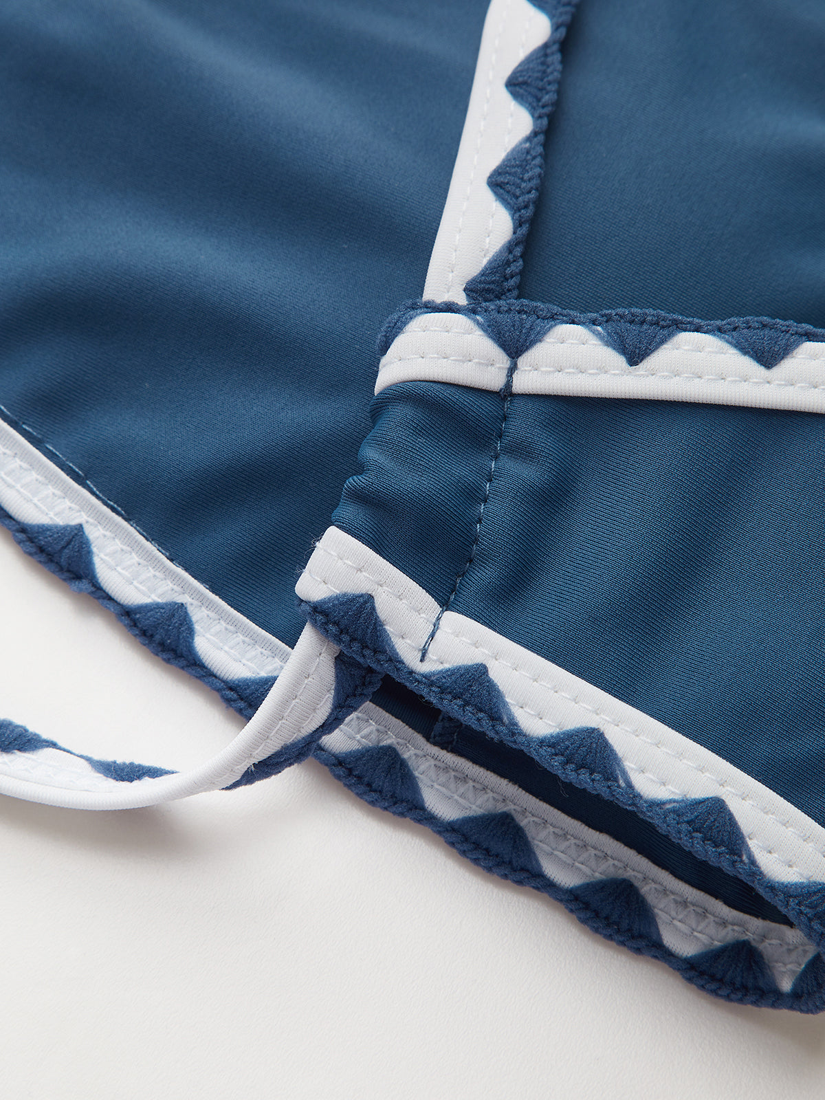 Kontrast Kesim Düğümlü Bikini Takımı