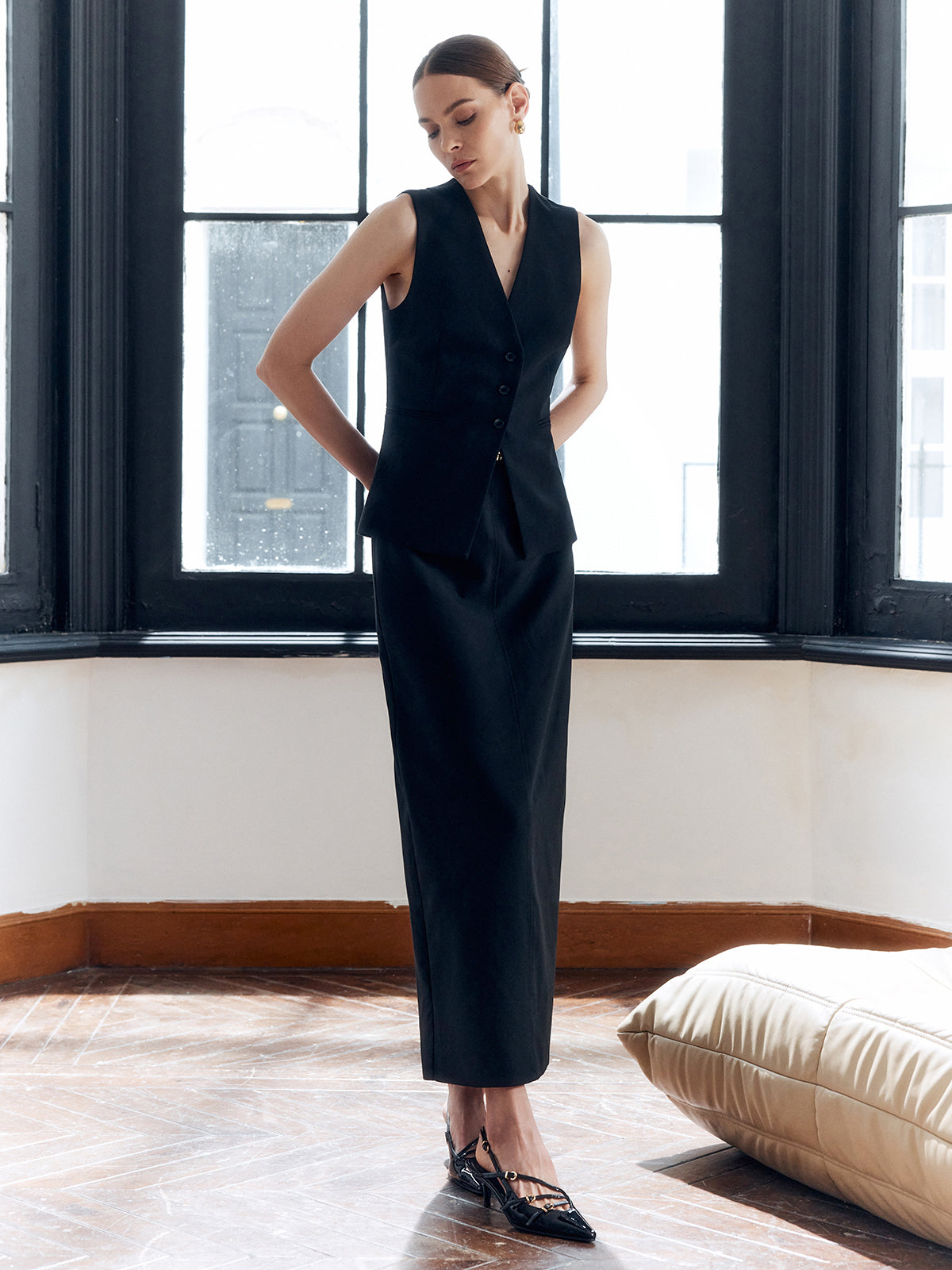 Düz Sırtlı Bölünmüş Düğmeli V Yaka Yelek