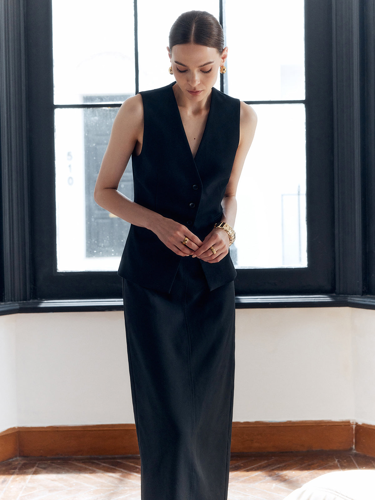 Düz Sırtlı Bölünmüş Düğmeli V Yaka Yelek