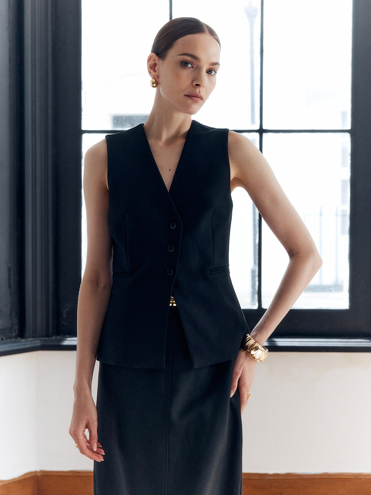 Düz Sırtlı Bölünmüş Düğmeli V Yaka Yelek