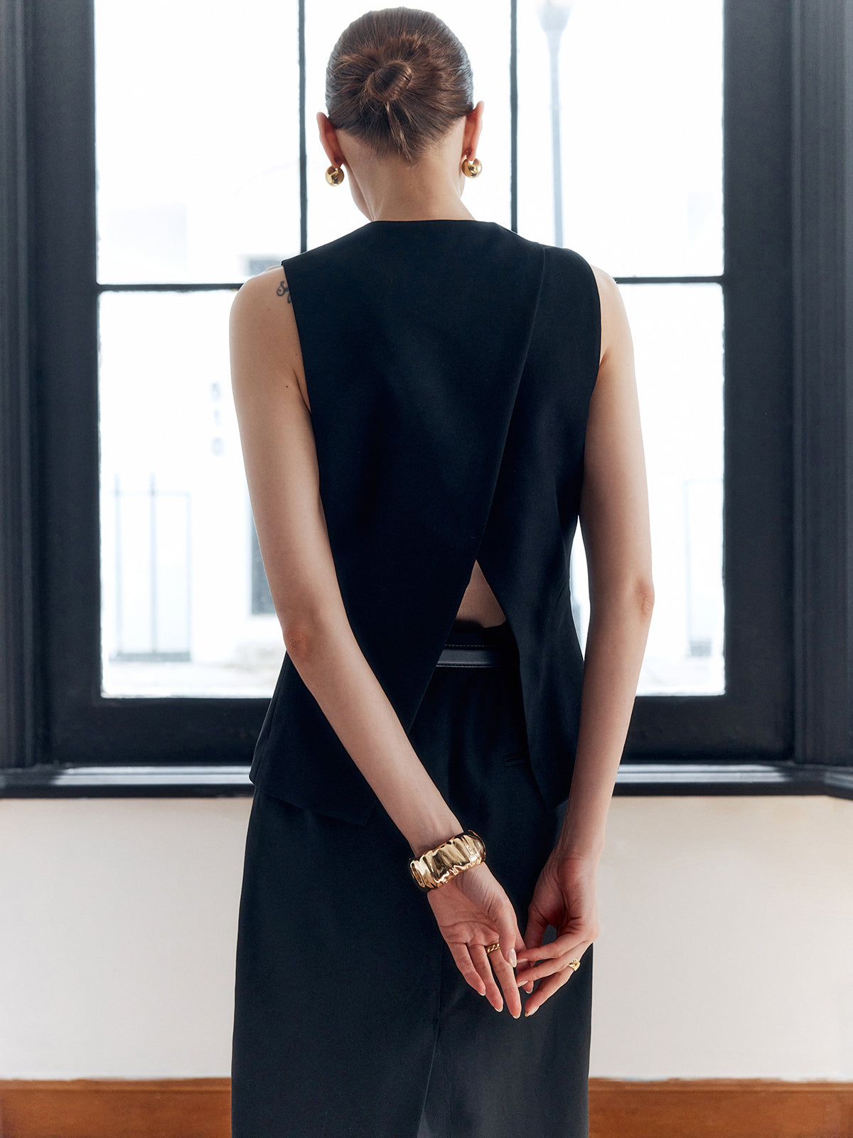 Düz Sırtlı Bölünmüş Düğmeli V Yaka Yelek