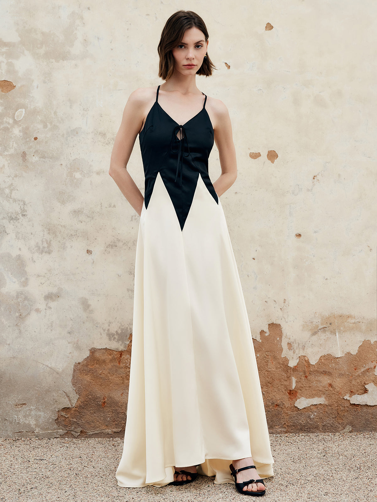 Renk Bloklu Pileli Kesimli Uzun Elbise