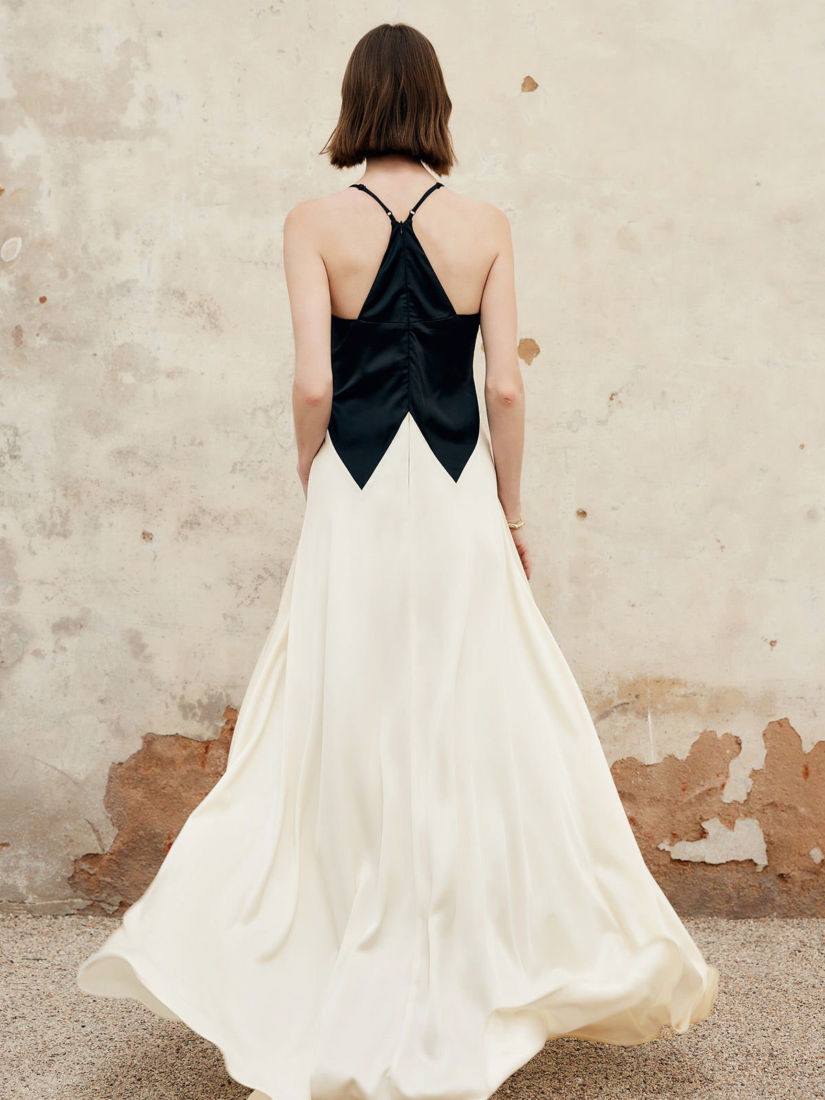 Renk Bloklu Pileli Kesimli Uzun Elbise