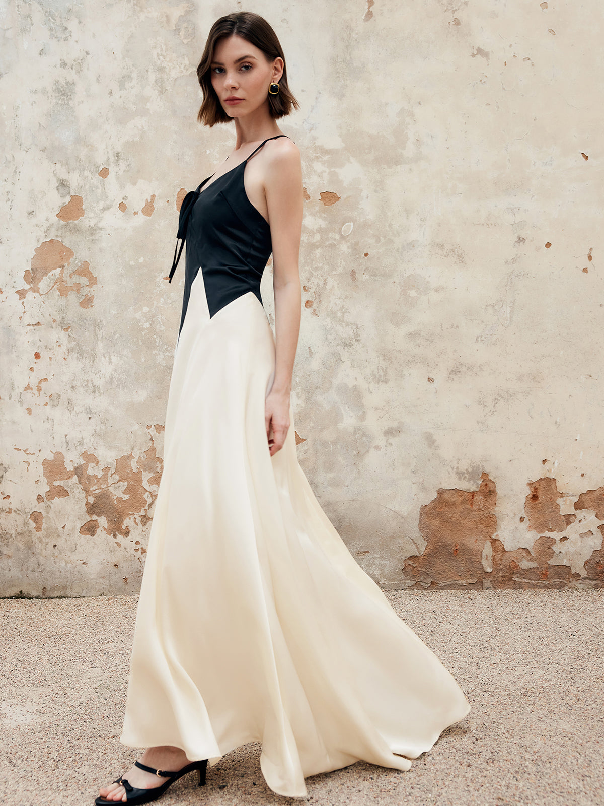 Renk Bloklu Pileli Kesimli Uzun Elbise