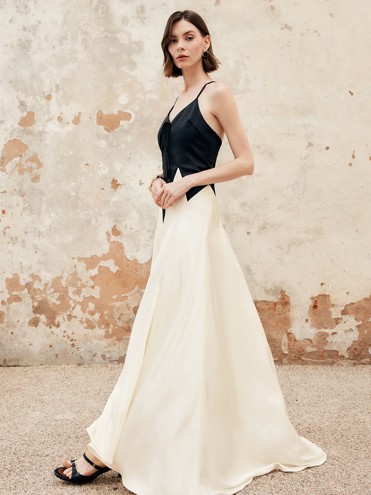 Renk Bloklu Pileli Kesimli Uzun Elbise