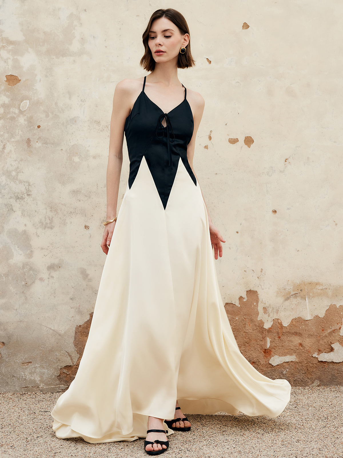 Renk Bloklu Pileli Kesimli Uzun Elbise