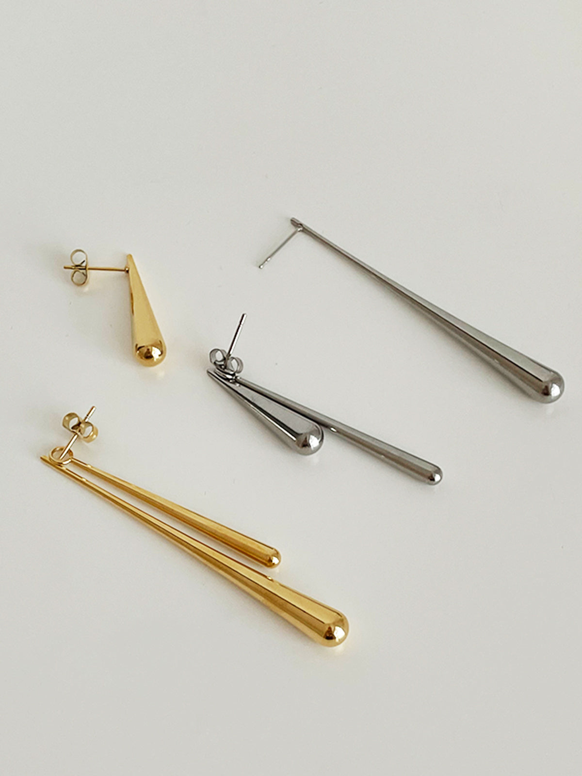 Asimetrik Altın Su Damlası Küpeler