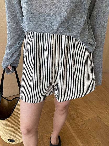 Çizgili Bağcıklı Çok Yönlü Şort
