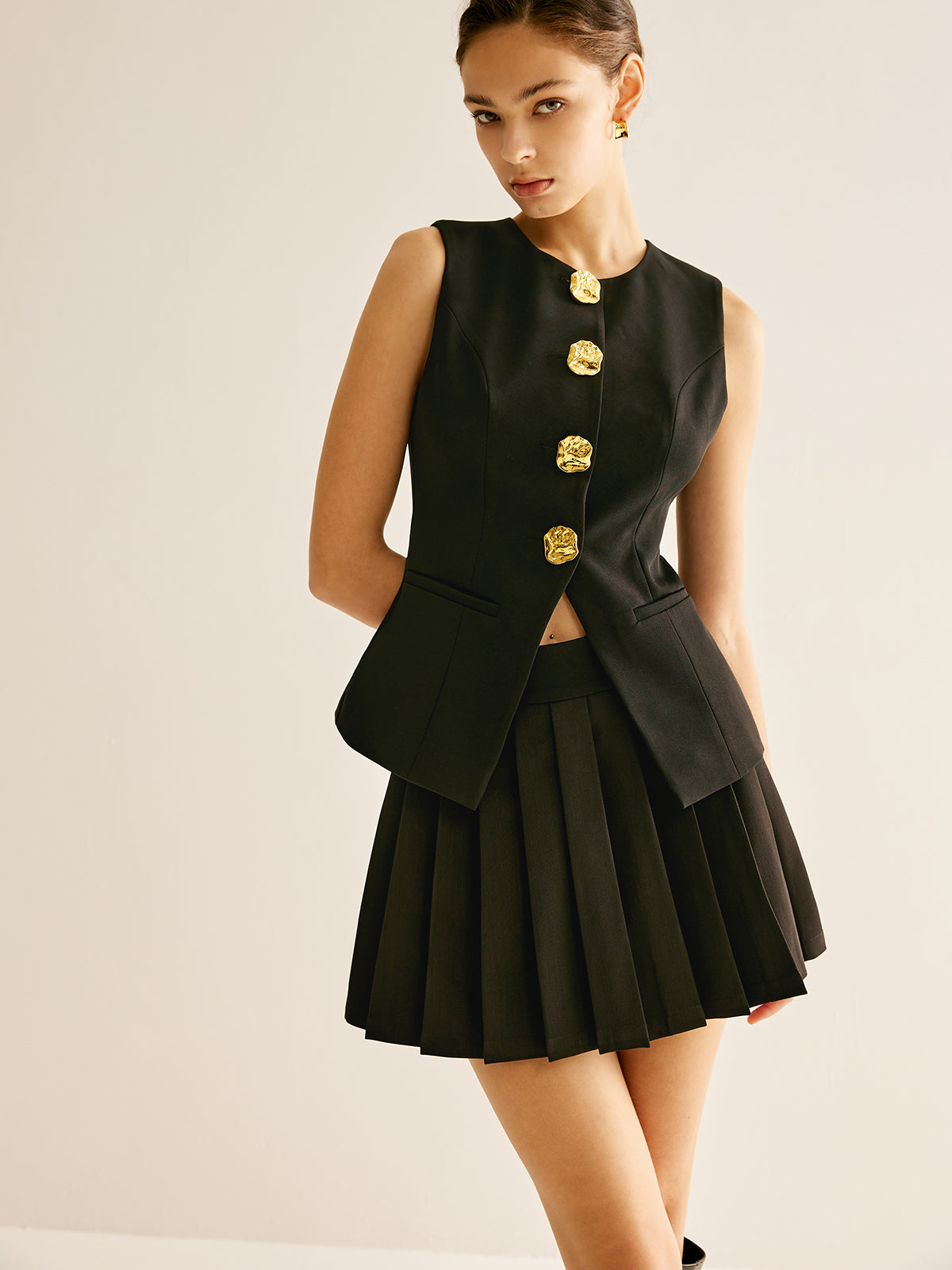 Altın Düğmeli Yelek