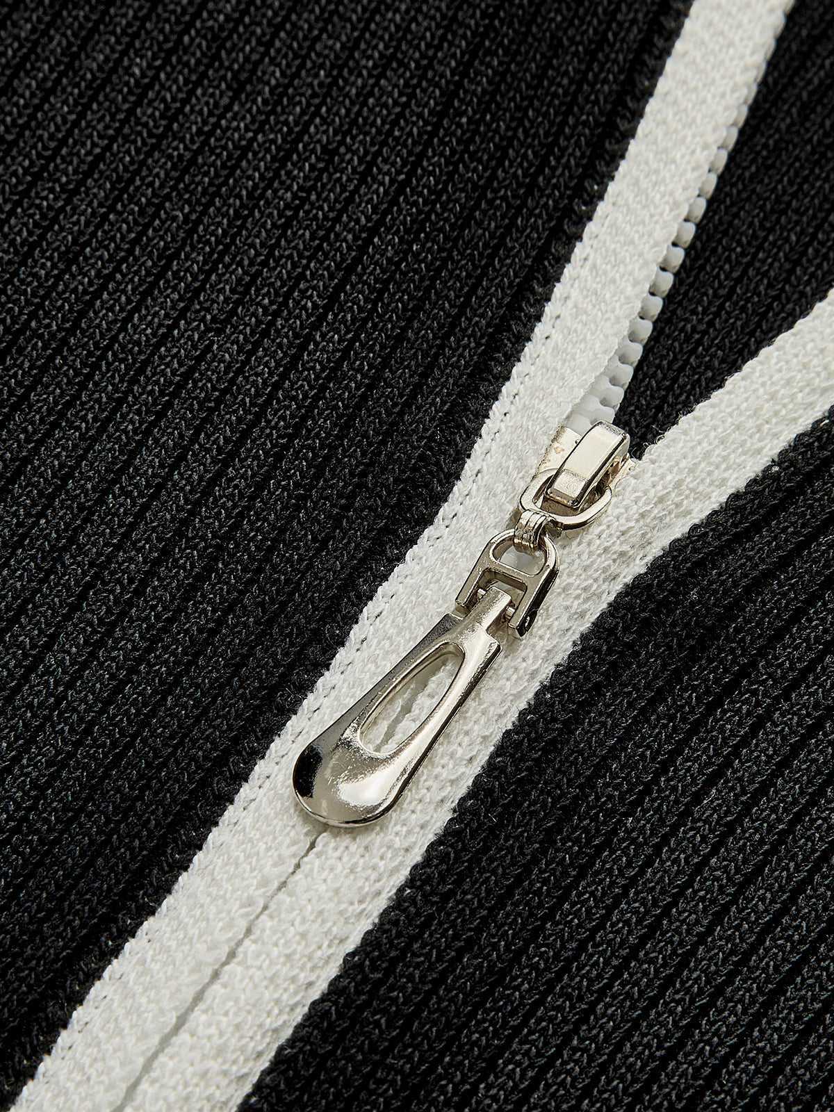 Kontrast Kesim Çift Fermuarlı Örgü Üst